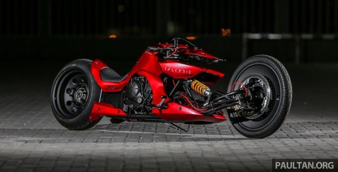 Xe lạ độ phong cách robot Nhật Bản