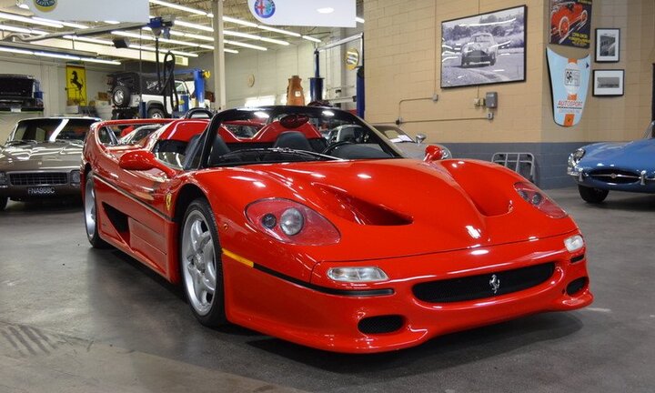 Siêu xe Ferrari F50 qua sử dụng giá hơn 2 triệu USD