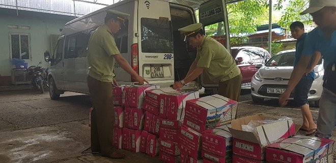 Thu giữ 24 thùng hạt dưa nhập lậu từ Trung Quốc về Việt Nam làm nhân bánh trung thu