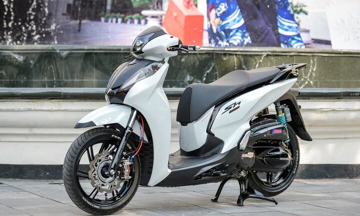Honda SH 300i độ gần 200 triệu tiền đồ chơi tại Hà Nội