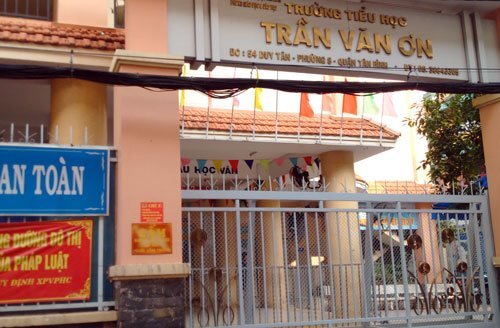 Cô giáo bắt học sinh tự tát 32 cái ở TP.HCM bị đình chỉ