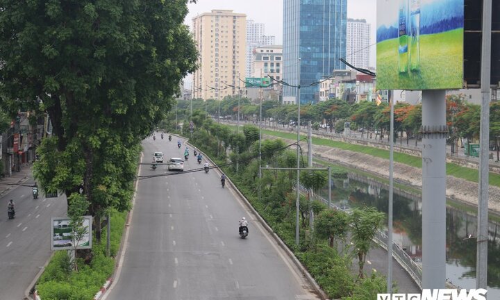 Ảnh: Đường Láng thay đổi bất ngờ, dân Thủ đô cứ ngỡ đang lạc vào đường phố Singapore