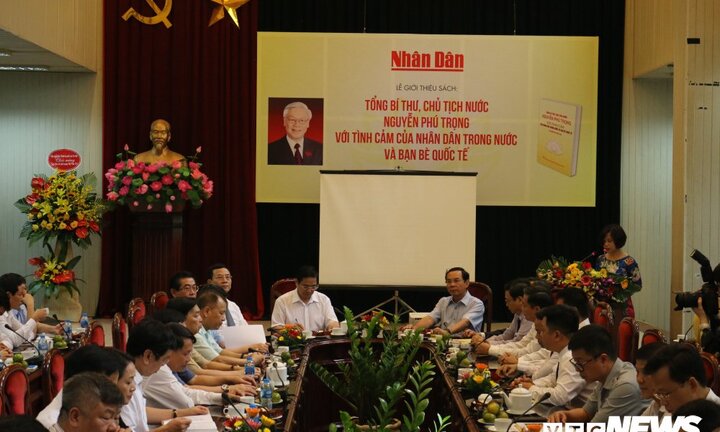 Ra mắt sách ‘Tổng Bí thư, Chủ tịch nước Nguyễn Phú Trọng với tình cảm của nhân dân trong nước và bạn bè quốc tế’