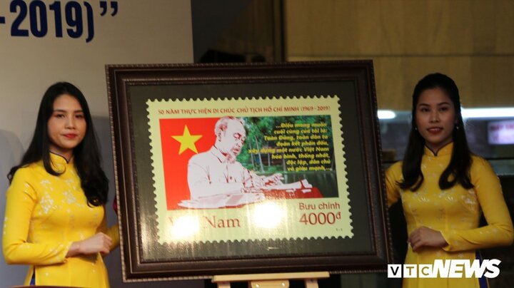 Phát hành bộ tem '50 năm thực hiện Di chúc Chủ tịch Hồ Chí Minh'