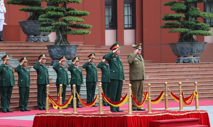 Tổng Tham mưu trưởng các Lực lượng Vũ trang Cách mạng Cuba thăm Việt Nam