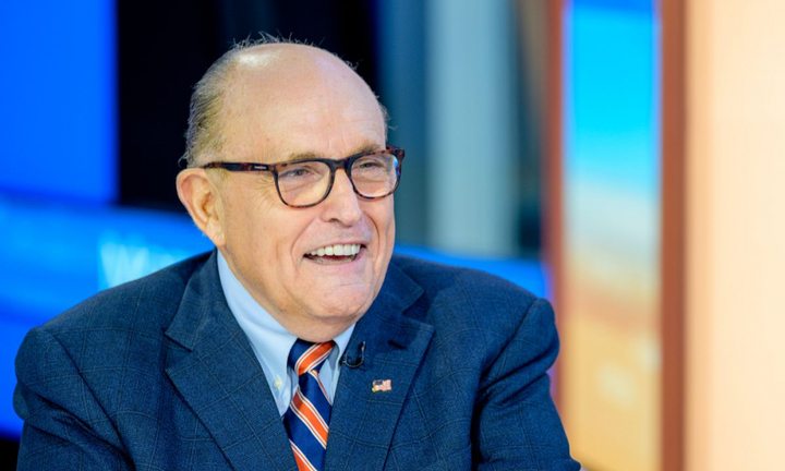 Luật sư của ông Trump: Tổng thống có quyền đề nghị nước khác điều tra ông Biden