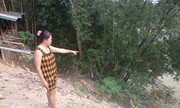 Nguy cơ nhà sập xuống sông, dân hạ lưu thủy điện Châu Thắng sống trong sợ hãi