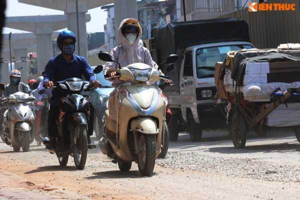 Dân Thủ đô 'nín thở' đi trên đường bị đào xới nham nhở