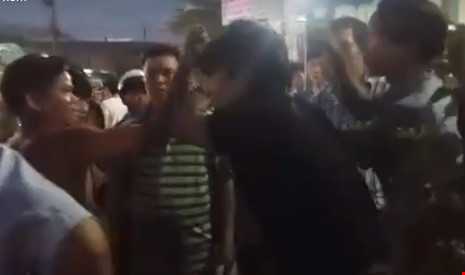 Nam thanh niên truy đuổi, đạp ngã tên cướp dây chuyền