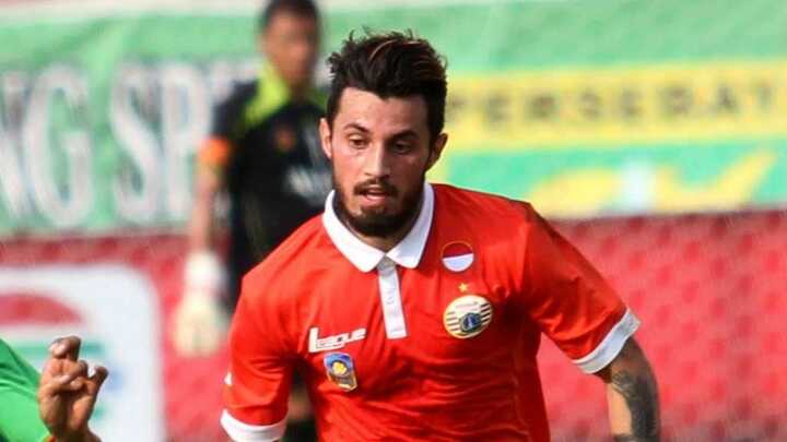 Indonesia đưa 'ngoại binh' gốc Hà Lan sang đá với Việt Nam