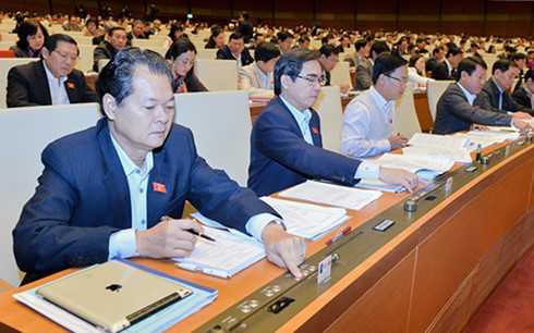 Điều chỉnh lương cơ sở lên mức 1,3 triệu đồng/tháng