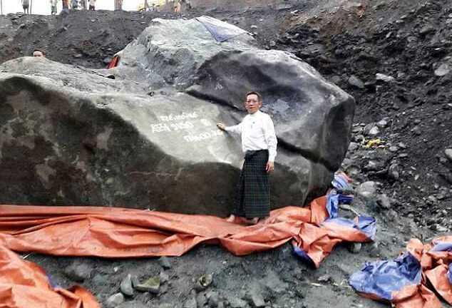 Phát lộ khối ngọc quý nặng 175 tấn, giá hàng trăm triệu USD