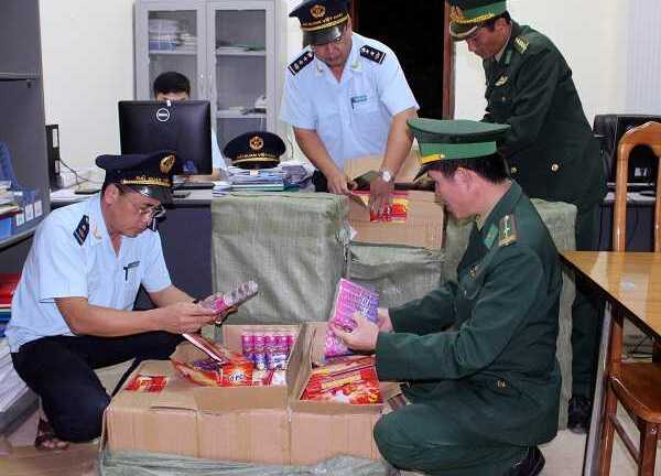 Bắt giữ gần 3 tấn pháo điện 'tuồn' vào Quảng Ninh