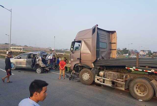 Bắt khẩn cấp tài xế lùi xe trên cao tốc gây tai nạn khiến 4 người chết