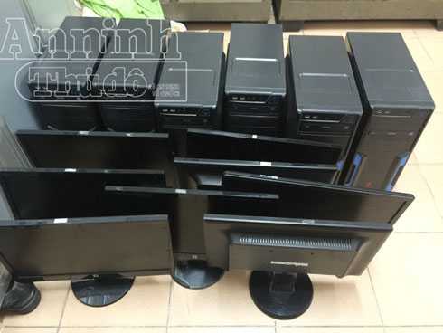 Cha con tài xế rủ nhau đột nhập trường học, 'khoắng sạch' tài sản