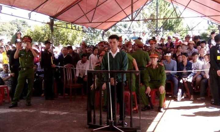 Ôm con về nhà mẹ, vợ bị chồng sát hại