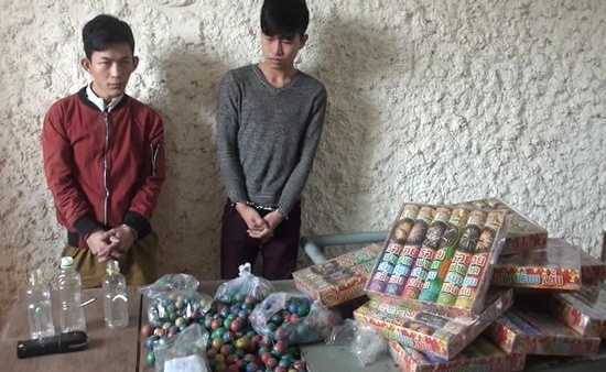 Bắt hai đối tượng vận chuyển ma túy và pháo lậu trong đêm