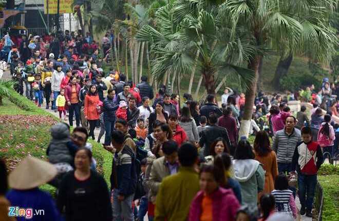 Biển người chen chân trong công viên ngày đầu năm mới 2017