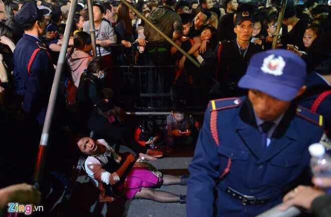 Những hình ảnh 'xấu xí' trong đêm giao thừa 2017