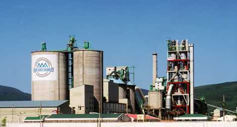 Bị cuốn vào băng tải xi măng, nam công nhân thiệt mạng trong đêm