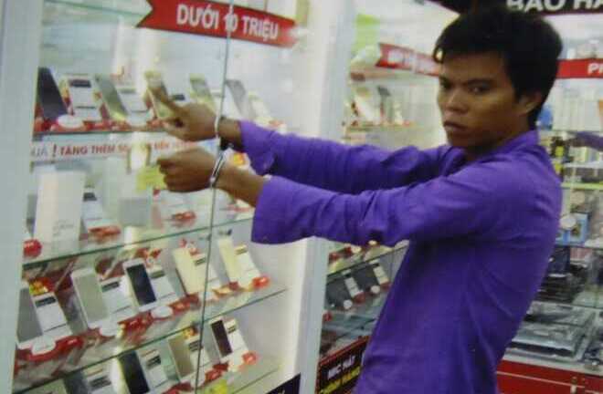 Bắt bảo vệ trộm lô điện thoại trị giá 1,5 tỷ đồng để bao bạn gái