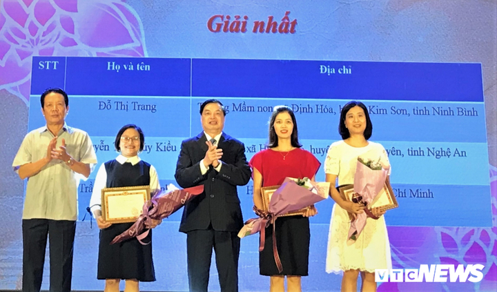 Ban Tuyên giáo Trung ương trao giải cuộc thi tìm hiểu 90 năm lịch sử Đảng