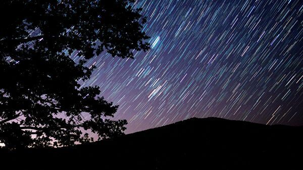 Mưa sao băng Alpha Monocerotids hiếm gặp sắp xuất hiện