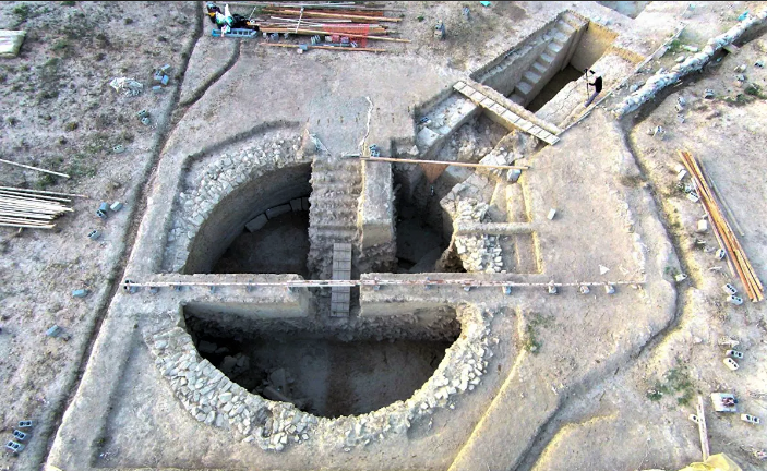 Phát hiện hai ngôi mộ cổ chứa nhiều vàng và đá quý ở Hy Lạp