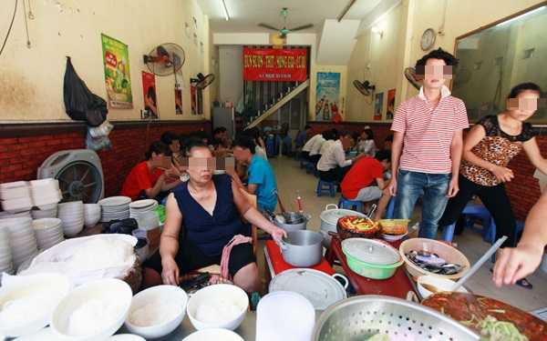 'Bún mắng, cháo chửi' lên CNN: Người bán vô văn hóa, không lẽ người ăn không biết nhục?