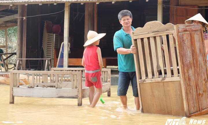 Chung tay cùng đồng bào miền Trung vượt qua mưa lũ lịch sử