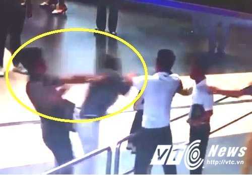 Nữ nhân viên hàng không bị đánh: 'Người hùng' áo đen có thể bị phạt