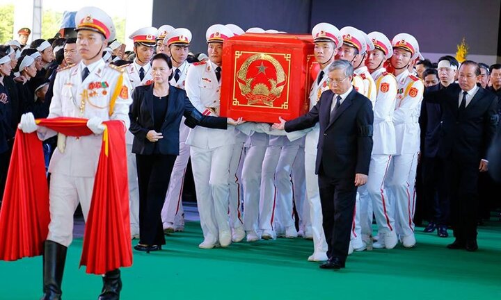 Lễ an táng Chủ tịch nước Trần Đại Quang tại quê nhà Ninh Bình
