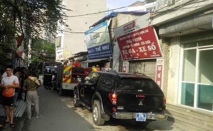 Ngôi nhà bốc cháy ngùn ngụt sau tiếng nổ lớn