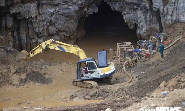 Sập mỏ vàng ở Hòa Bình, 2 người mắc kẹt: Tìm thấy một thi thể