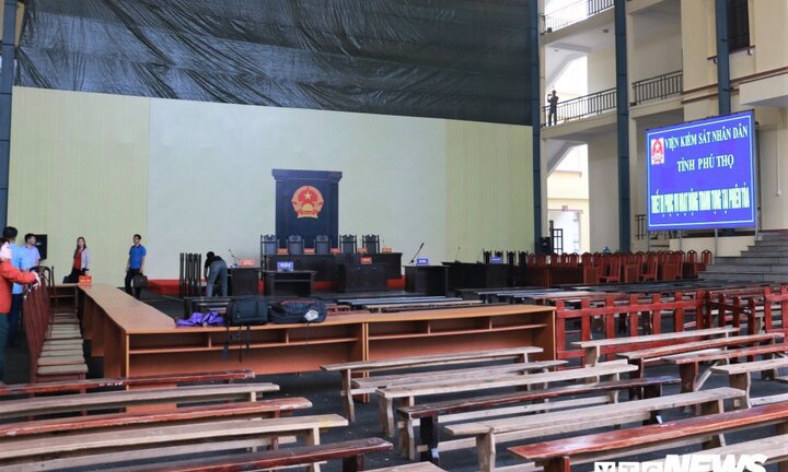 Ảnh: Tăng cường an ninh trước phiên xử cựu Trung tướng Phan Văn Vĩnh và 91 đồng phạm