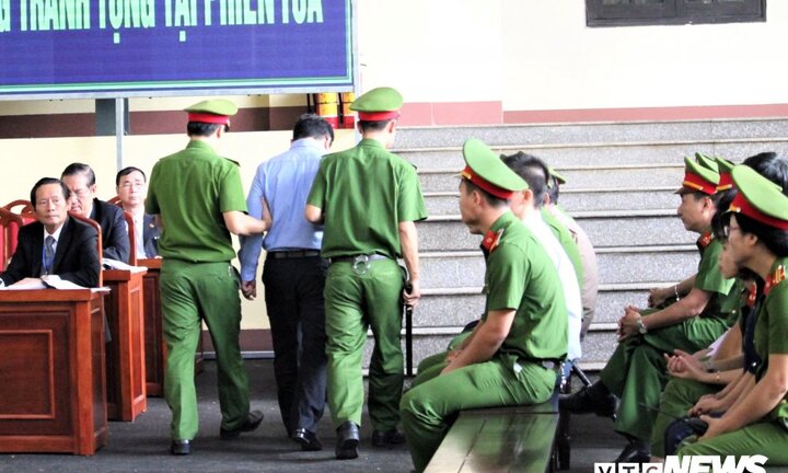 Xét xử đường dây đánh bạc nghìn tỷ đồng: Cách ly 'ông trùm' khỏi những bị cáo khác