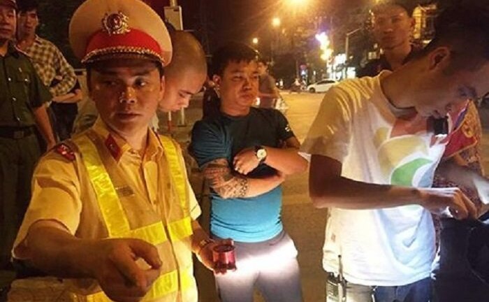 Xe Lexus tông gần chục xe trên phố Hà Nội: Nạn nhân được chiến sĩ CSGT cứu đã tỉnh lại