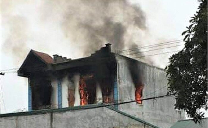 Cửa hàng điện máy ở Hòa Bình cháy ngùn ngụt ngày mùng 5 Tết