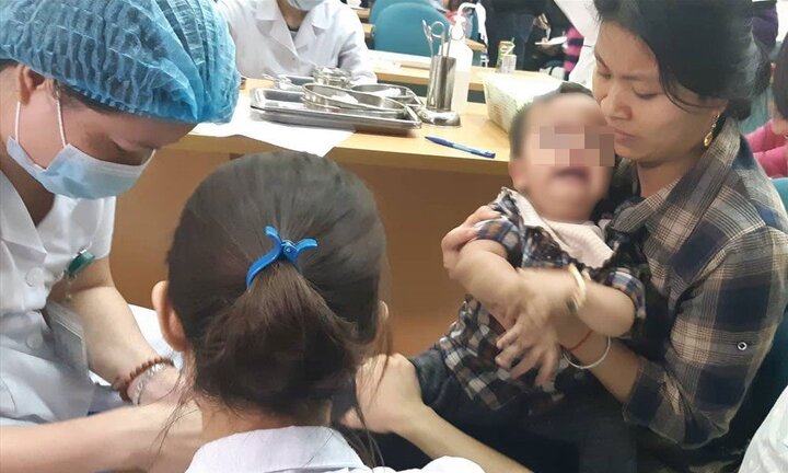 Ăn 'thịt bẩn, gà thối' ở trường mầm non: Số trẻ dương tính với sán lợn tăng lên 124