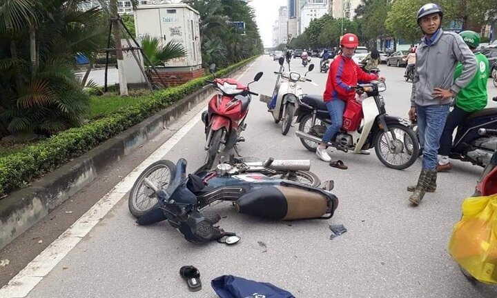 Khen thưởng nam phóng viên cùng 2 người dân dũng cảm bắt cướp trên phố Hà Nội