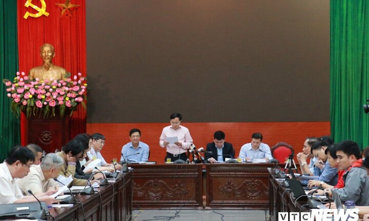 Thầy giáo bị tố dâm ô 7 nam sinh ở Hà Nội: Thông tin mới nhất