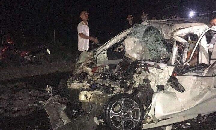 Ô tô 4 chỗ đối đầu xe tải, tài xế thiệt mạng