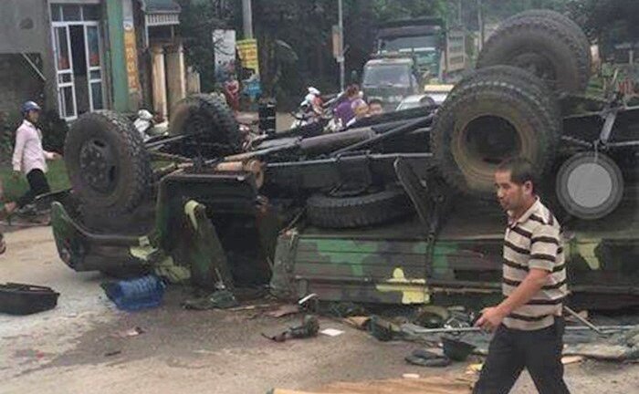 Nguyên nhân xe chở bộ đội lật ngửa khiến hàng chục chiến sỹ bị thương