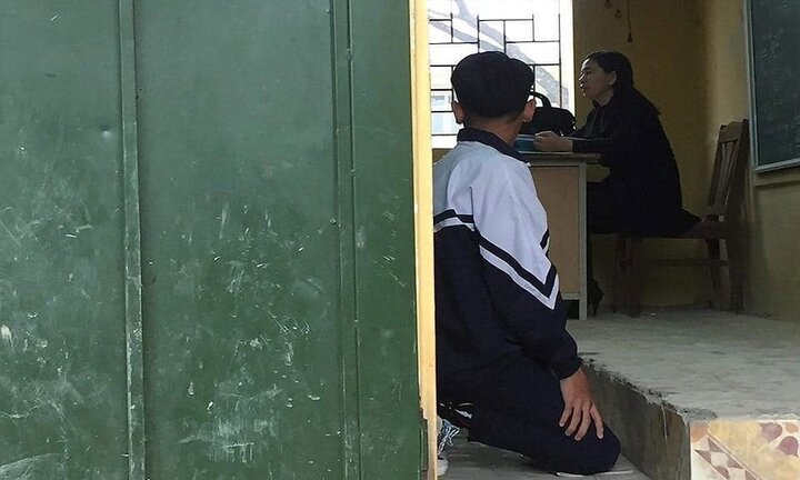 'Nếu không chấp nhận hình phạt tại trường học, phụ huynh hãy giữ con ở nhà mà dạy'