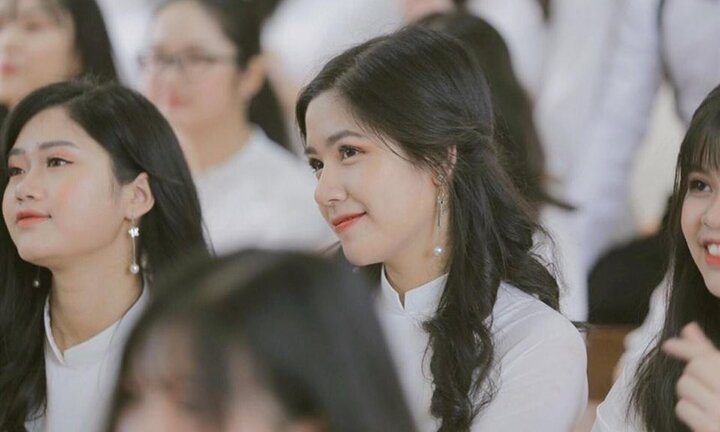 Nữ sinh Lào Cai xinh đẹp được tuyển thẳng đại học, mơ ước thành doanh nhân