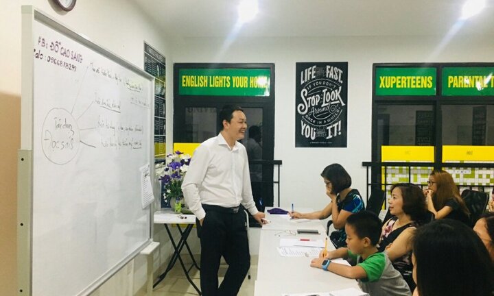 Thầy giáo 8X sáng lập hội 'Gia đình tự học Anh văn'