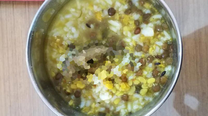 Chuột chết trong suất ăn trưa, hàng chục học sinh nhập viện