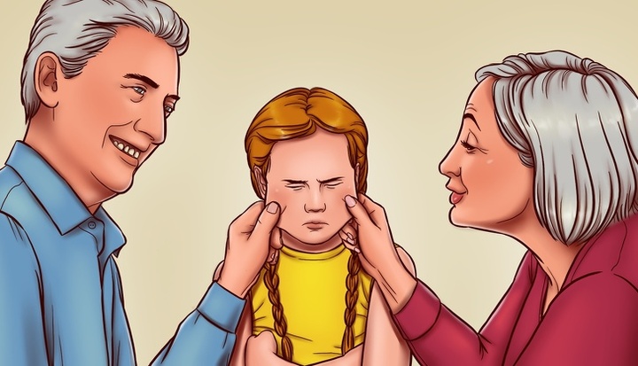 Bắt con ôm hôn người lớn, cha mẹ vô tình để con bị lợi dụng