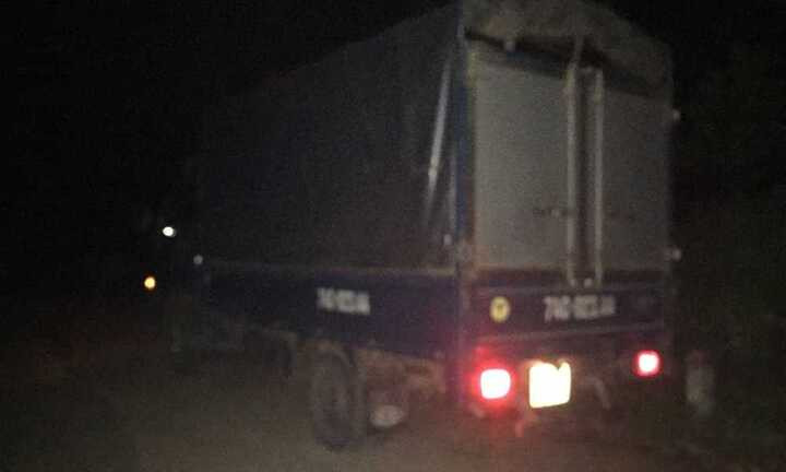 Nhóm người xưng công an chặn xe ô tô, đánh dân giữa đêm khuya