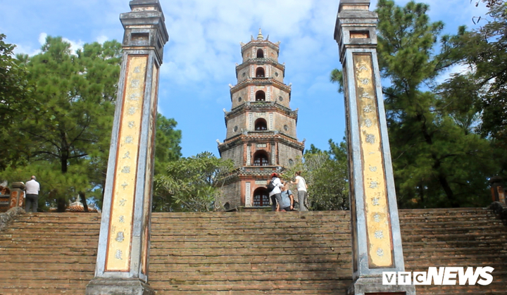 Đi tìm sự thật lời nguyền tình duyên nơi cổ tự nổi tiếng xứ Huế